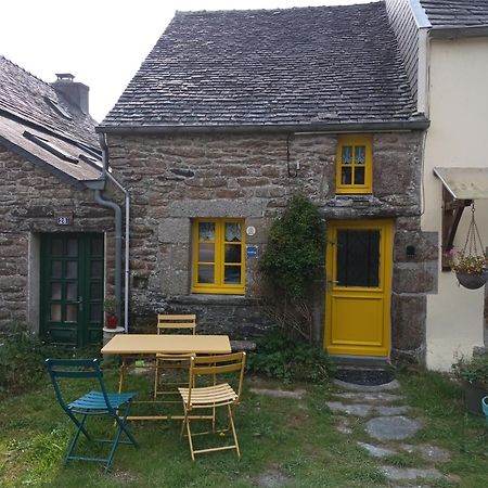 La Maison De Poupee Berrien Extérieur photo