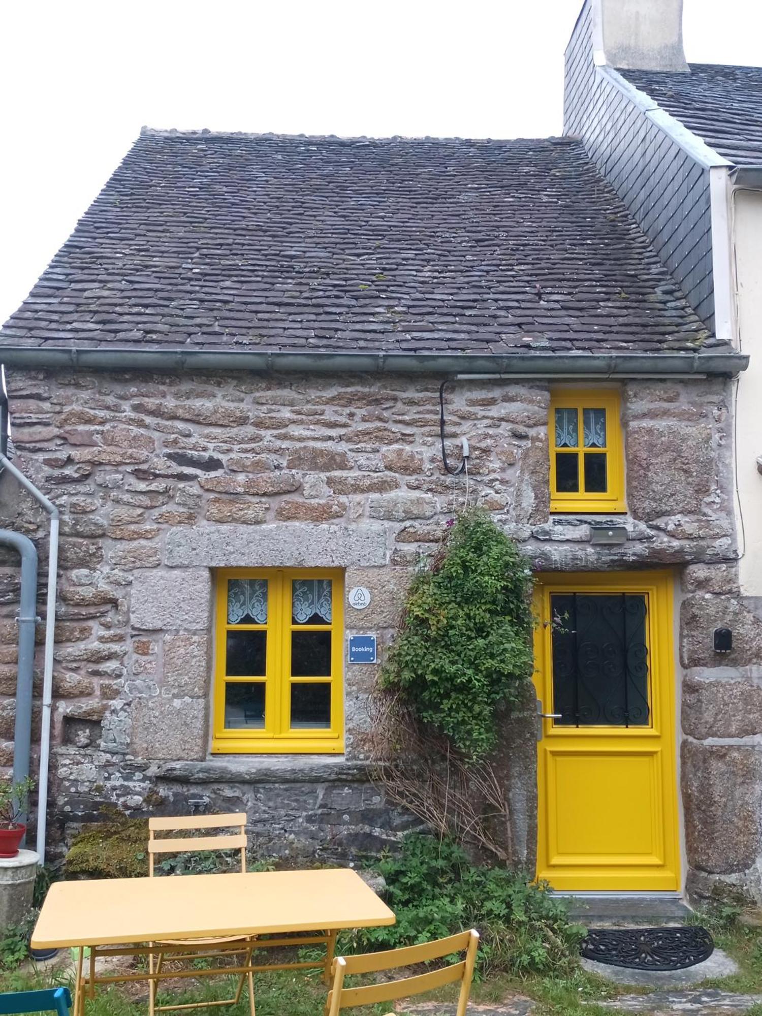 La Maison De Poupee Berrien Extérieur photo